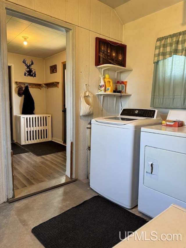 437 N Main St, Lanse, MI 49946 - laundry area with washing machine and dryer