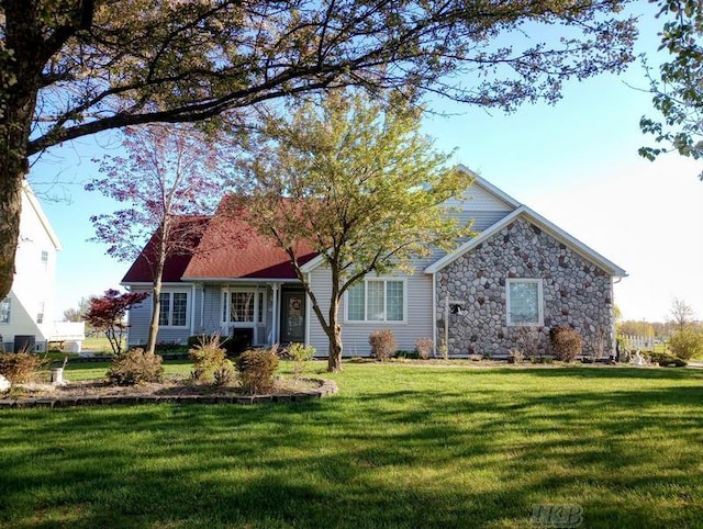 1726 Berkshire Dr, Gladwin, MI 48624 - view of front of property with a front yard and stone siding