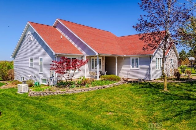 1726 Berkshire Dr, Gladwin, MI 48624 - view of front of house featuring a front yard