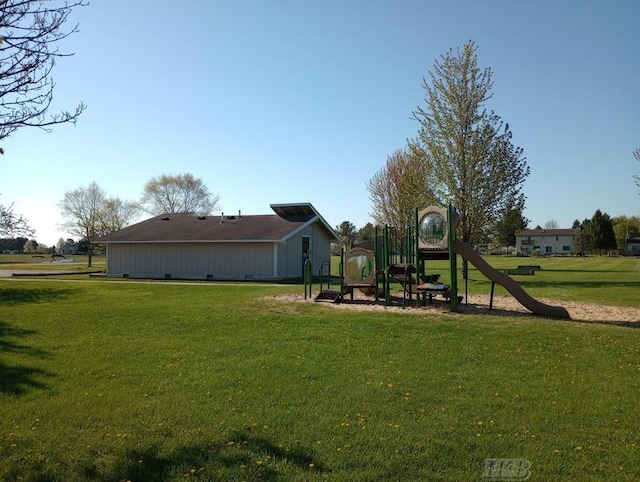 1726 Berkshire Dr, Gladwin, MI 48624 - view of green lawn