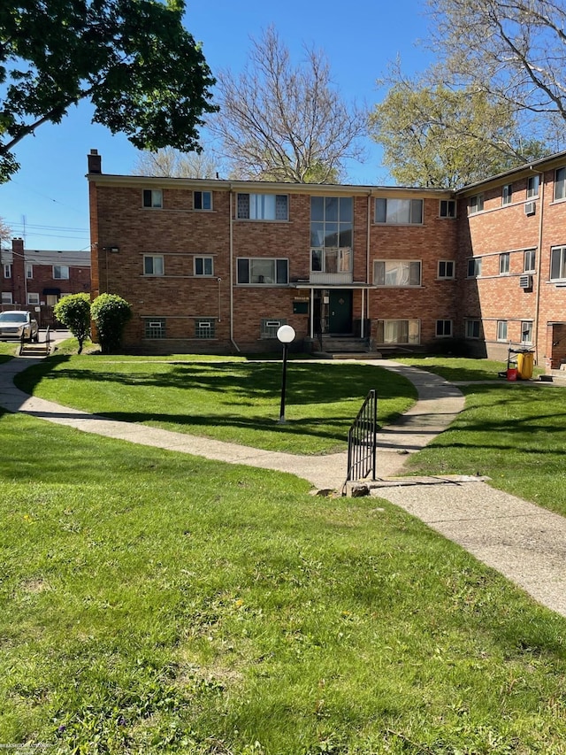 view of home's community featuring a yard