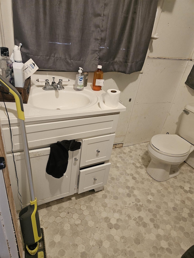 112 Euclid St, Saint Louis, MI 48880 - half bath with vanity and toilet