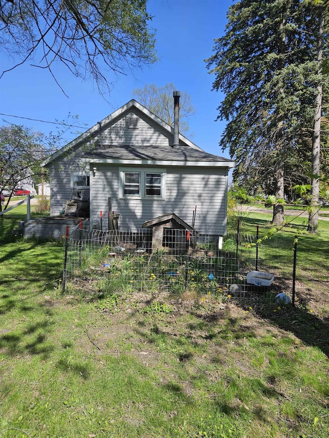 112 Euclid St, Saint Louis, MI 48880 - view of back of house