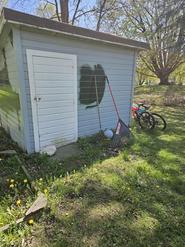 112 Euclid St, Saint Louis, MI 48880 - view of shed