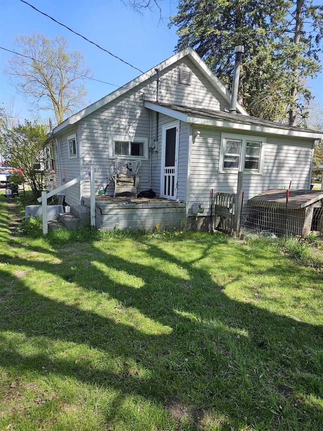 112 Euclid St, Saint Louis, MI 48880 - rear view of property featuring a lawn