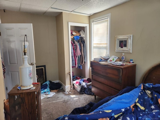 bedroom with carpet flooring, a decorative wall, and a closet