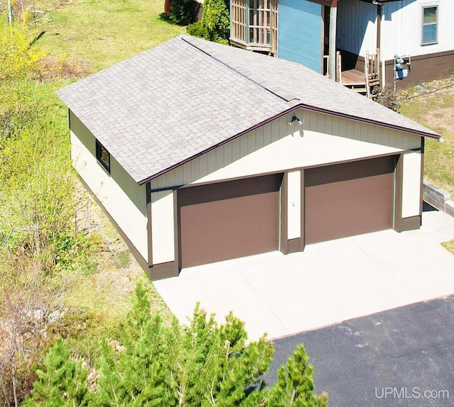 view of detached garage