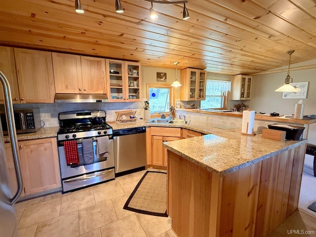 kitchen with stainless steel appliances, under cabinet range hood, a sink, wooden ceiling, and a peninsula