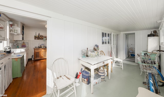 view of sunroom / solarium