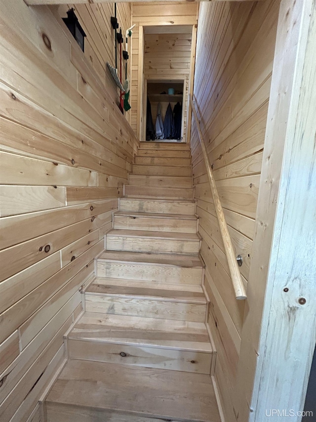 1322 W Northwoods Ln, Hardwood, MI 49834 - stairway with wood walls