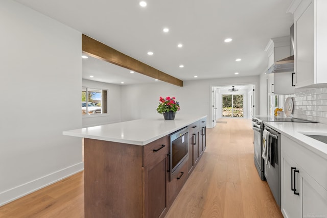 7533 Roberta Ln, Washington T-Wi, MI 48094 - kitchen with stainless steel appliances, light wood-style floors, white cabinetry, recessed lighting, and a kitchen island