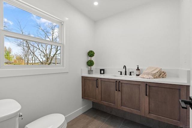 7533 Roberta Ln, Washington T-Wi, MI 48094 - half bath featuring toilet, baseboards, vanity, and recessed lighting