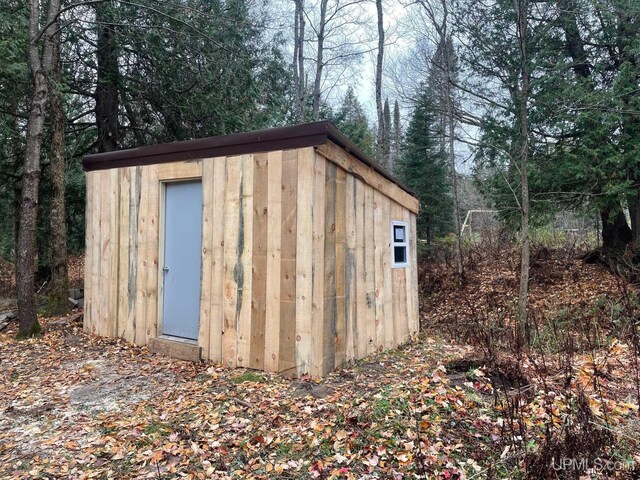 408 Green Garden Rd, Marquette, MI 49855