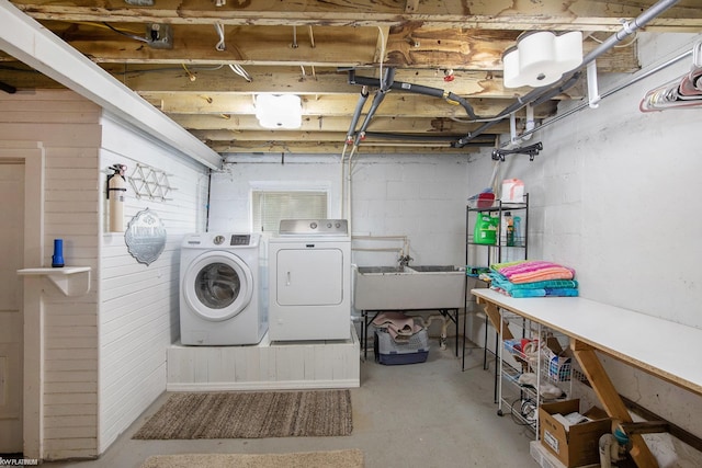 2758 Military St, Port Huron, MI 48060 - washroom featuring washer and dryer