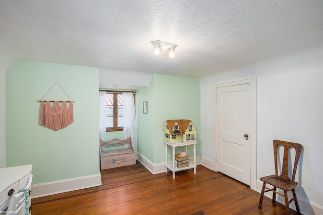 2758 Military St, Port Huron, MI 48060 - sitting room featuring wood finished floors, a textured ceiling, and baseboards