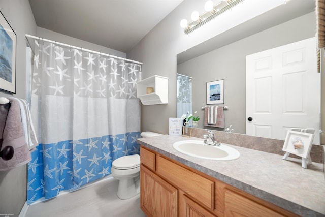 full bathroom featuring vanity, toilet, and curtained shower