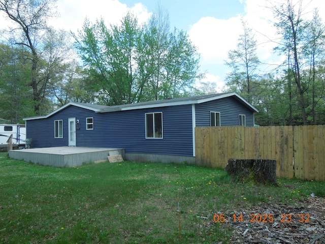 1582 Oakwood St, Gladwin, MI 48624 - back of property with a deck
