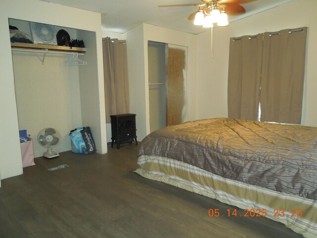 1582 Oakwood St, Gladwin, MI 48624 - bedroom featuring wood finished floors and a ceiling fan