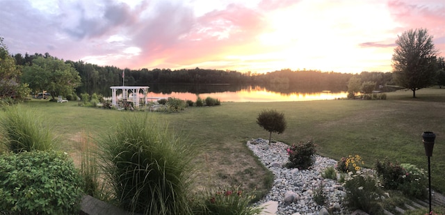 view of grassy yard with a water view