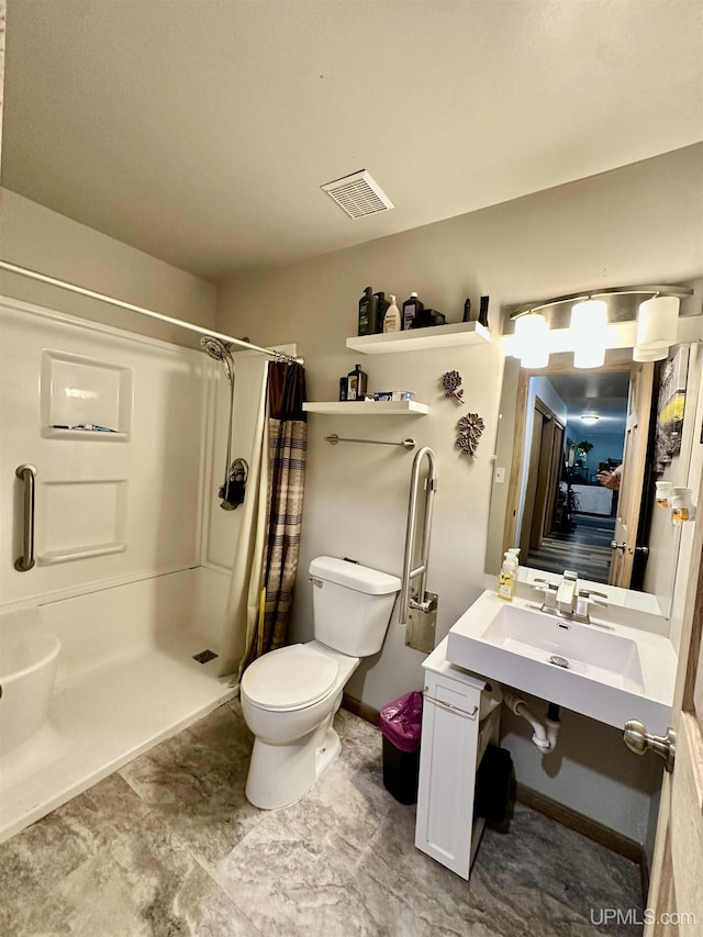 39 Stonegate Hts, Marquette, MI 49855 - full bathroom featuring toilet and curtained shower