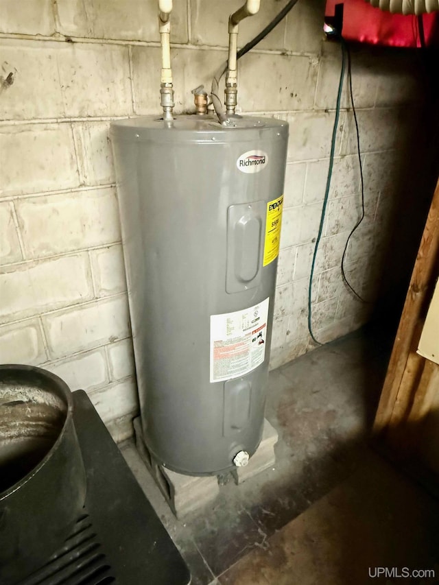 8741 0.8 Ln, Gladstone, MI 49837 - utility room featuring water heater