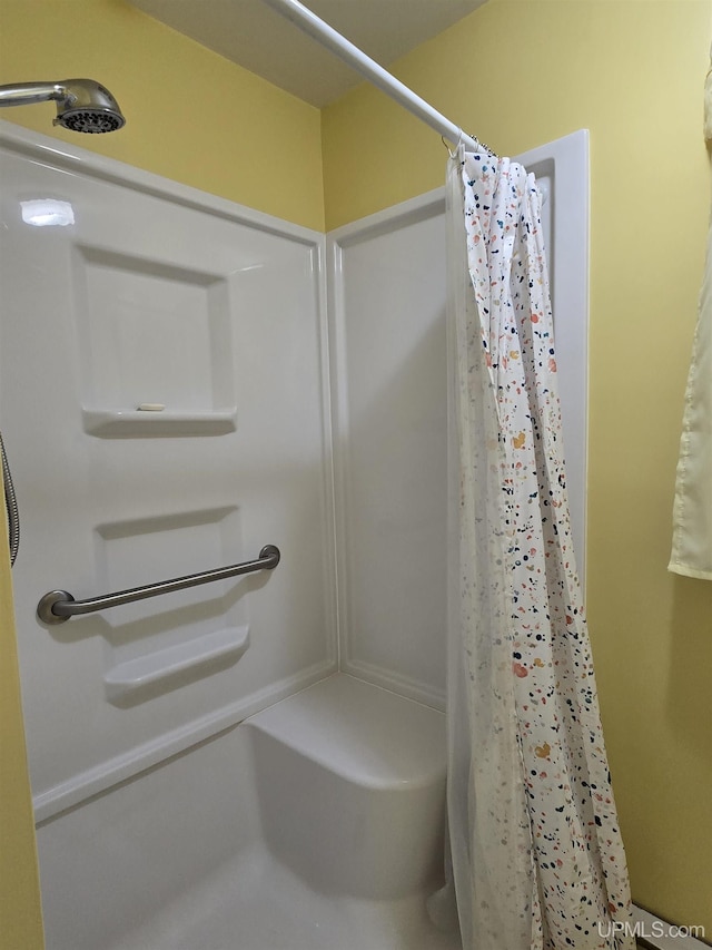 1604 Mildred Ave, Marquette, MI 49855 - bathroom featuring curtained shower