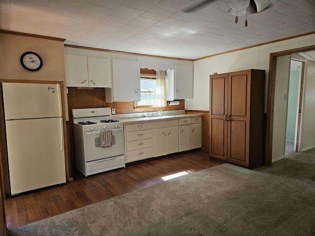 5440 Custer Dr, Harrison, MI 48625 - kitchen featuring white appliances, crown molding, white cabinets, light countertops, and a ceiling fan