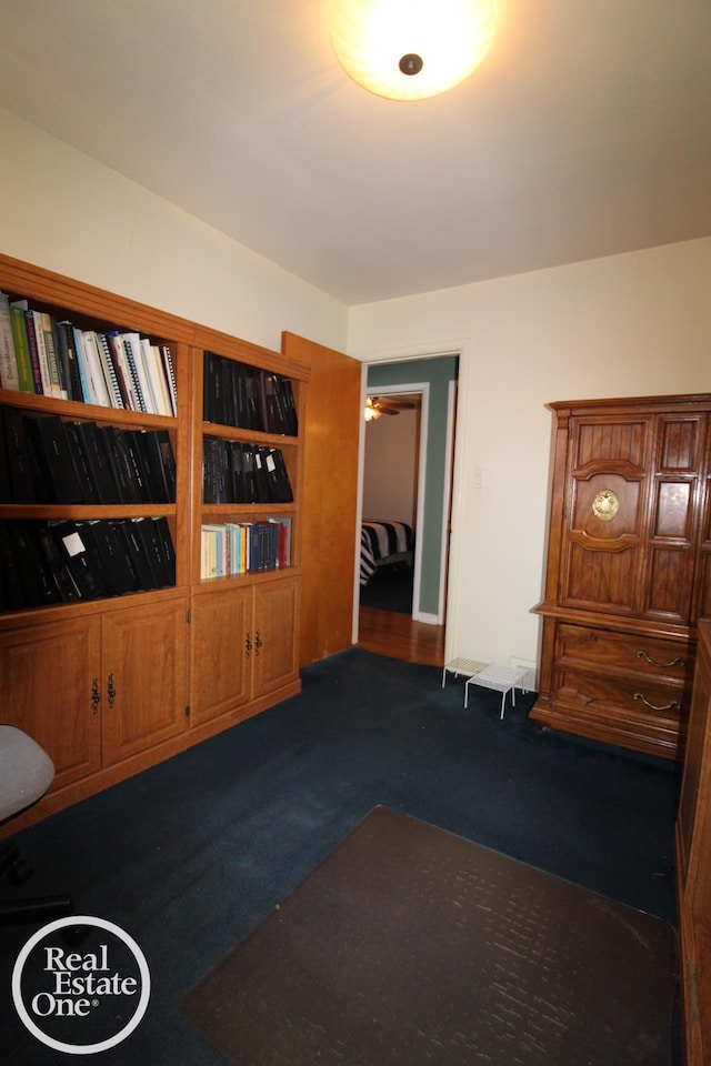 living area with carpet flooring and ceiling fan