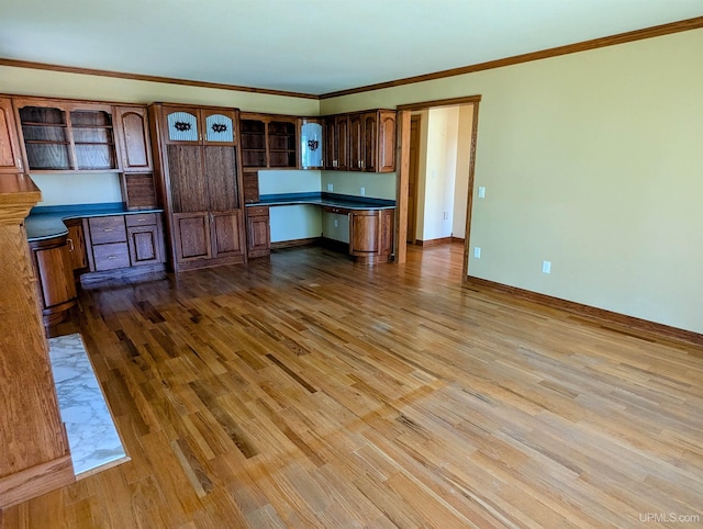 1002 Allouez Rd, Marquette, MI 49855 - kitchen featuring wood finished floors, crown molding, open shelves, and baseboards