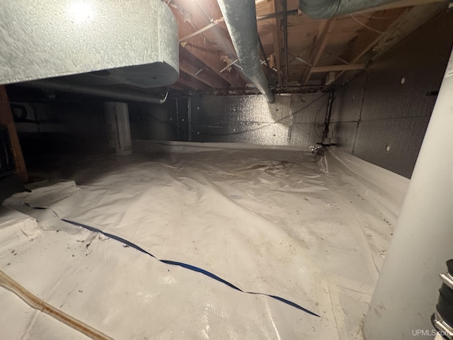 102 Forest Dr, Norway, MI 49870 - view of inside crawl space