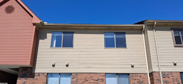 38770 Lanse Creuse St, Harrison Twp, MI 48045 - view of side of property