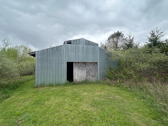 4550 Calhoun Rd, Beaverton, MI 48612 - view of pole building featuring a yard
