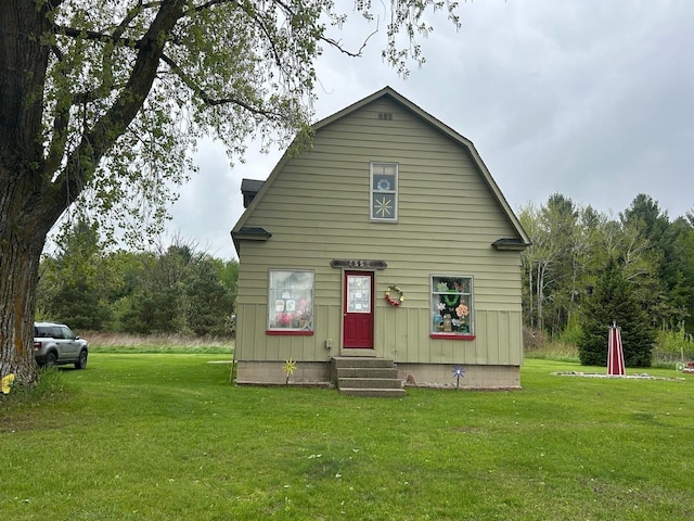 4550 Calhoun Rd, Beaverton, MI 48612 - dutch colonial with entry steps and a front yard