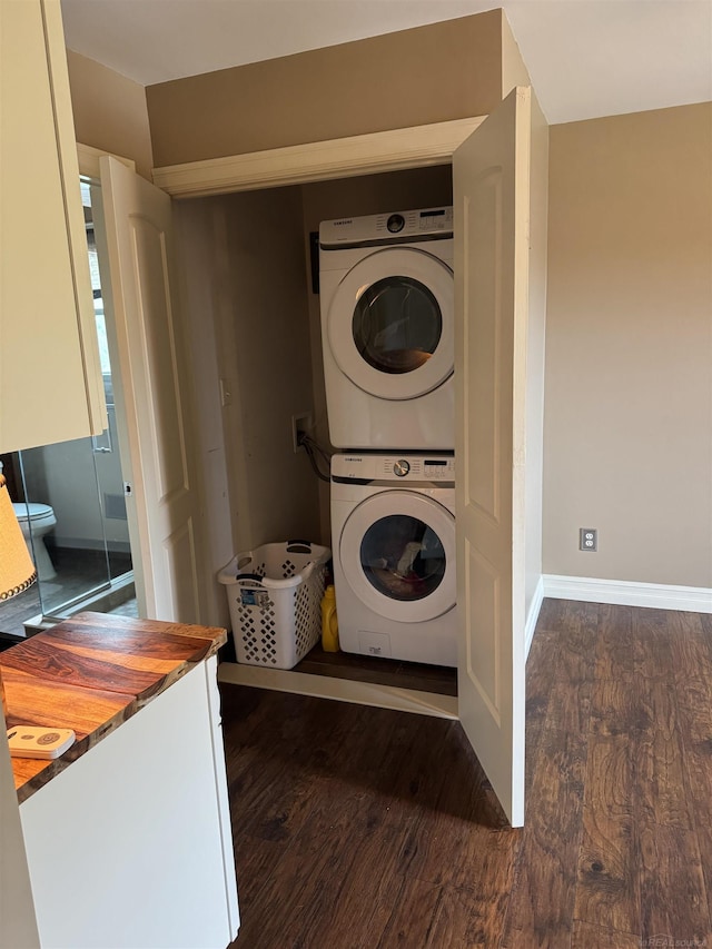 4283 Snoal Ln, Shelby Twp, MI 48316 - laundry area featuring stacked washer / drying machine, dark wood finished floors, and baseboards
