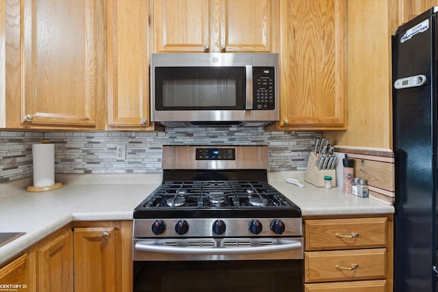1497 Parke St, Rochester Hills, MI 48307 - kitchen featuring appliances with stainless steel finishes, light countertops, and backsplash