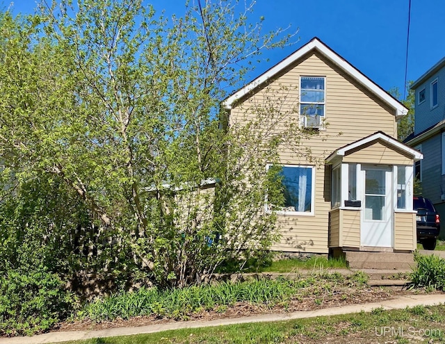 213 N Fifth St, Marquette, MI 49855 - view of front of home featuring entry steps