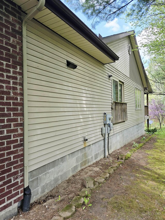 41 W River Dr, Gladwin, MI 48624 - view of side of home