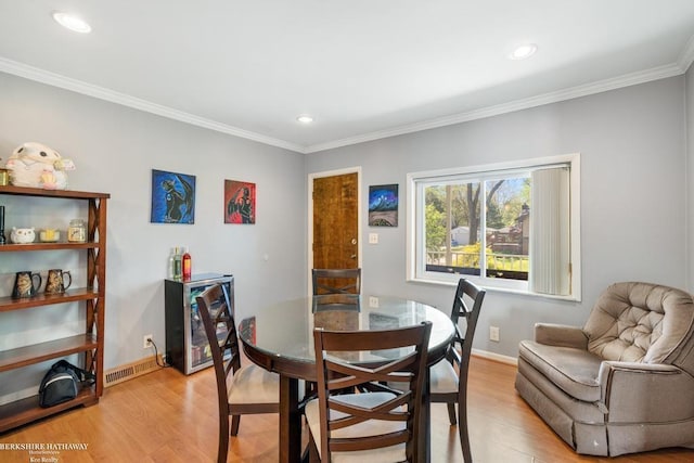 1131 Boyd St, Troy, MI 48083 - dining room featuring light wood-style flooring, ornamental molding, recessed lighting, and baseboards