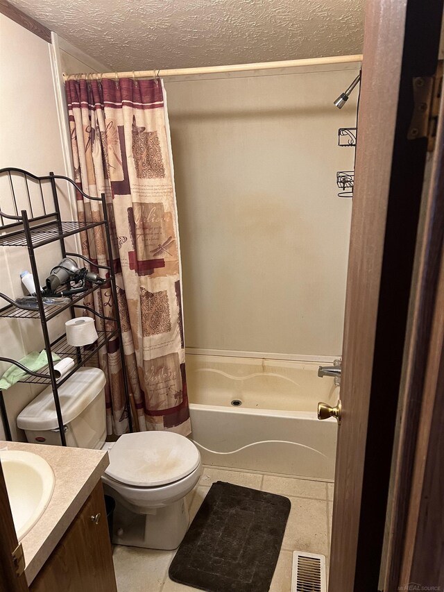 3065 S Curtisville Rd, South Branch, MI 48761 - full bathroom featuring a textured ceiling, toilet, vanity, and shower / tub combo with curtain