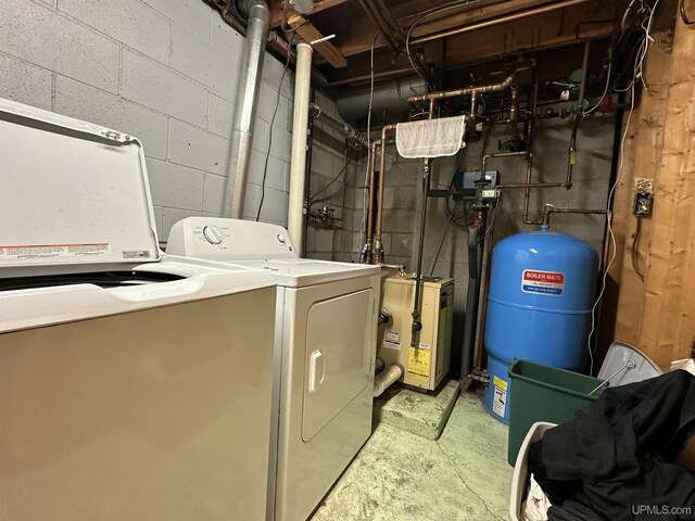 9014 Stagecoach Q.5 Ave, Gladstone, MI 49837 - laundry area featuring separate washer and dryer