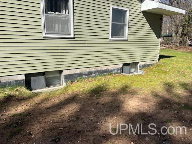 9014 Stagecoach Q.5 Ave, Gladstone, MI 49837 - view of side of home
