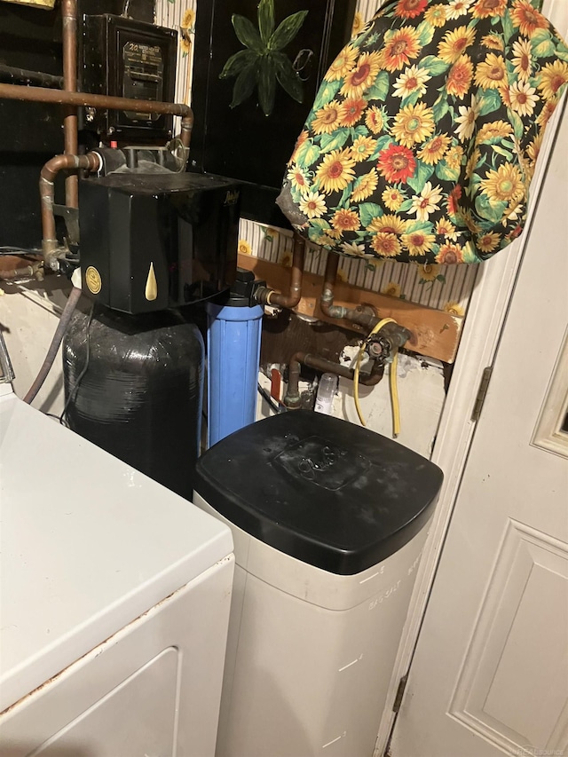 63150 Mound Rd, Washington Twp, MI 48095 - laundry room with washer / dryer