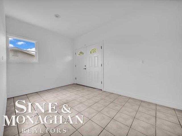 empty room with light tile patterned flooring