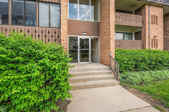 2102 Pauline Blvd Unit 304, Ann Arbor, MI 48103 - entrance to property with brick siding