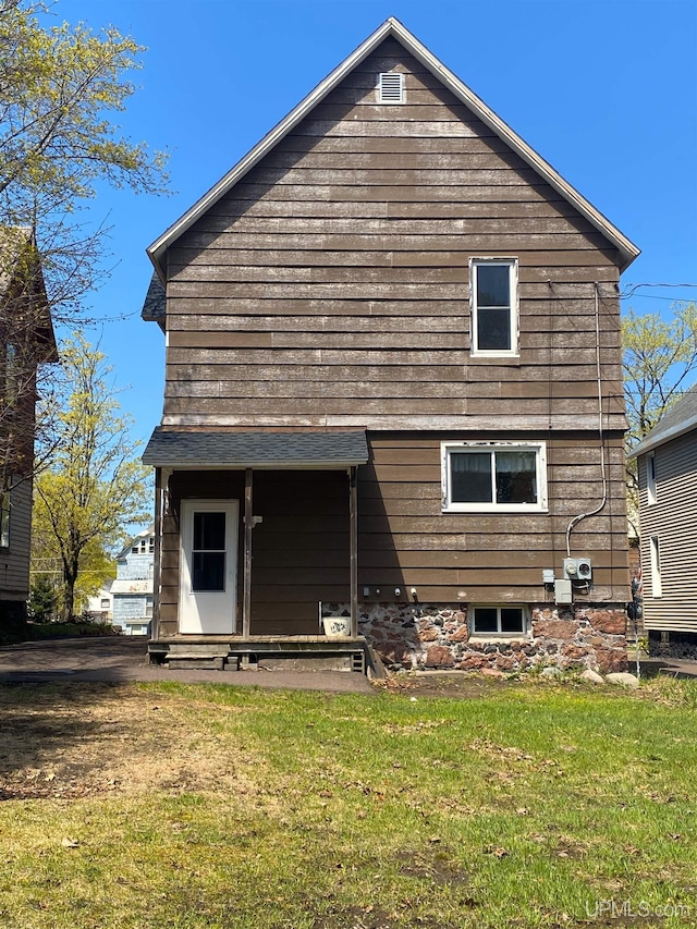 120 N Pewabic St, Laurium, MI 49913 - back of house with a lawn