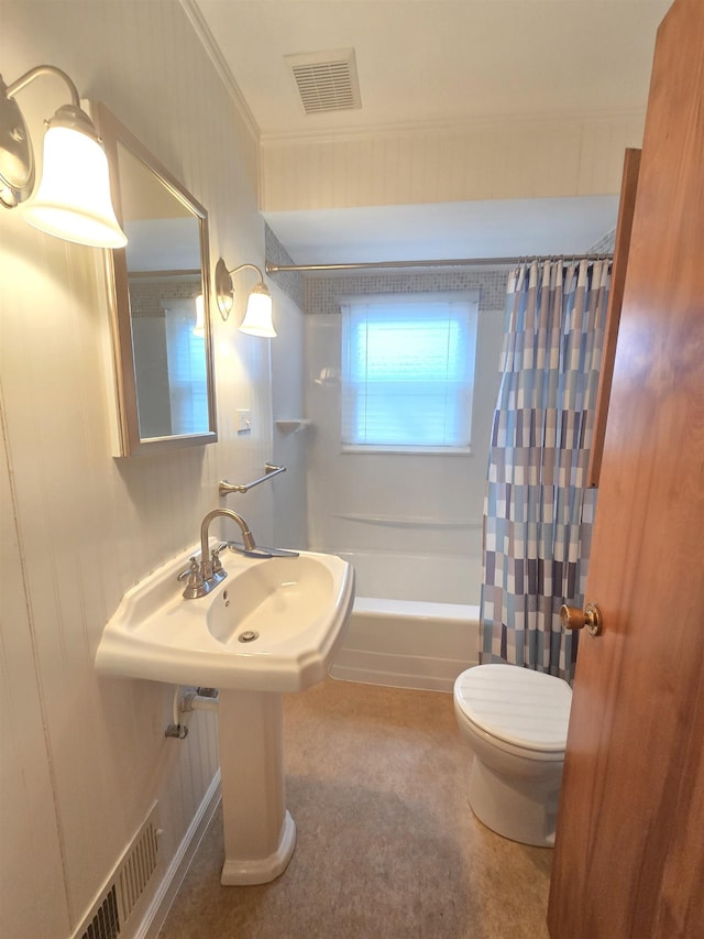 408 Sidney St, Bay City, MI 48706 - full bath with toilet, shower / tub combo with curtain, and crown molding