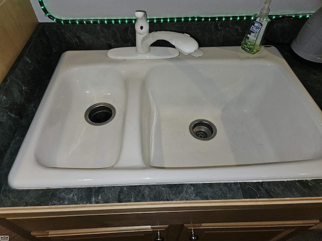 4324 Clear Creek Ct, Oakland Twp, MI 48306 - kitchen view of a sink