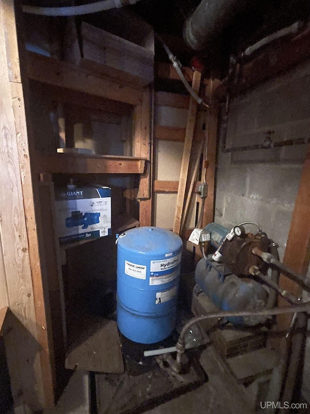 52170 Canal Rd, Houghton, MI 49931 - below grade area with a water pressure tank