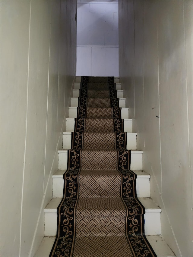 4680 E Kent Rd, Freeland, MI 48623 - view of stairway