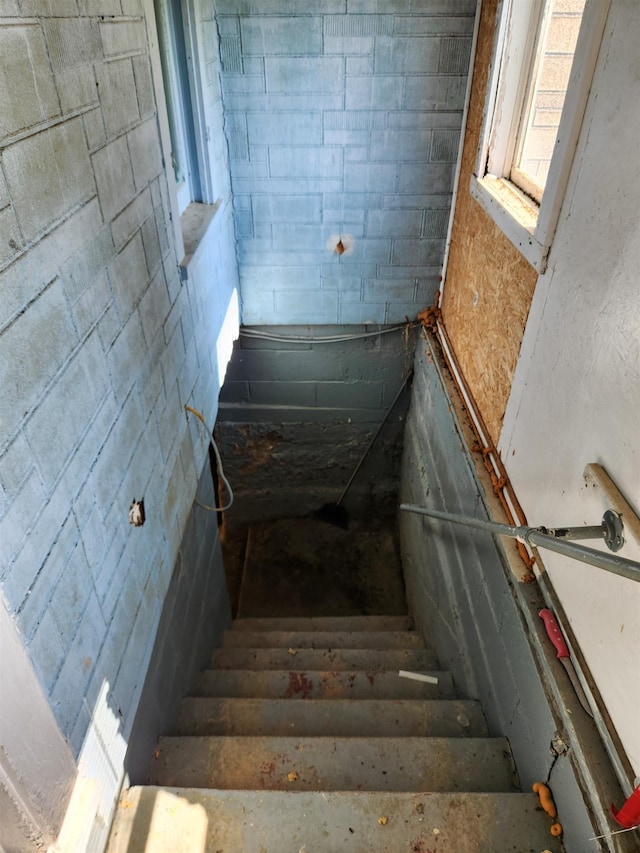 4680 E Kent Rd, Freeland, MI 48623 - view of stairs